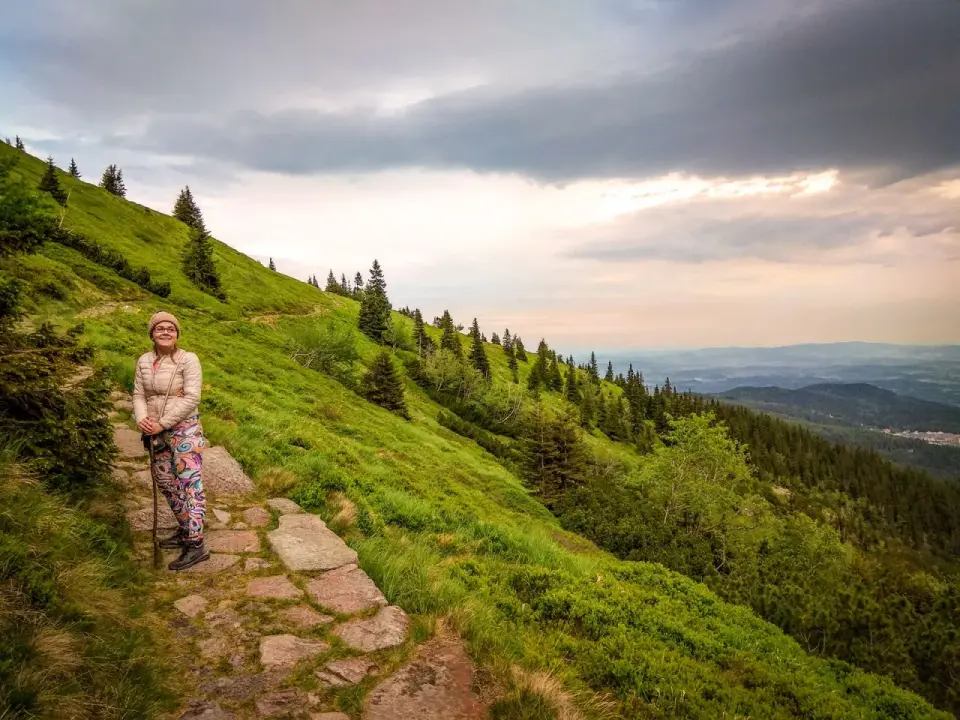 Ile się idzie na Śnieżkę? Realne czasy i najlepsze szlaki